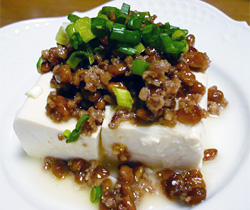ひき肉納豆のせ豆腐